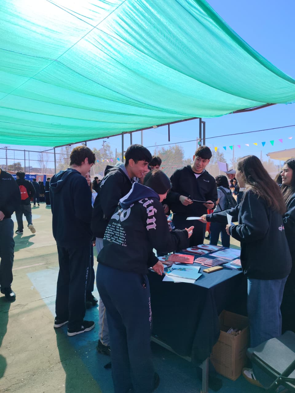 Asistencia a Feria Vocacional. Invitados por  Alexander Fleming